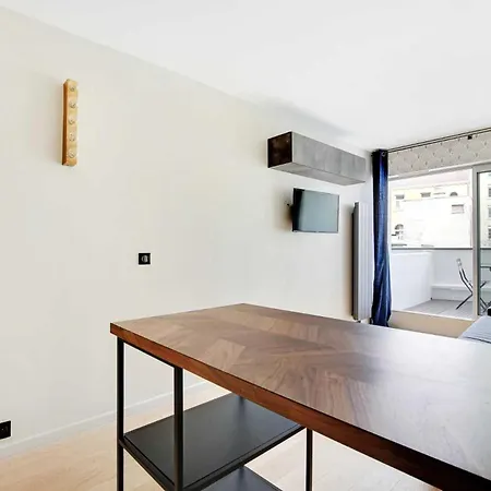 Renovated With Terrace, Rue De La Pompe 16e - Mobility Lease